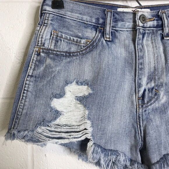Hollister Denim Jean Shorts Distressed Light Washed Raw Edge Size 1 W25 - Picture 3 of 12